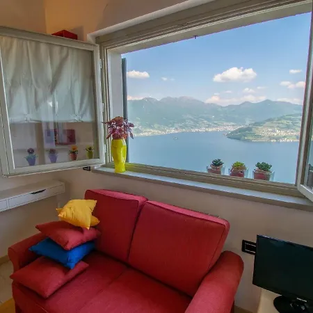 Apartment In Spiglia Mit Grosser Terrasse Und Seeblick Parzanica